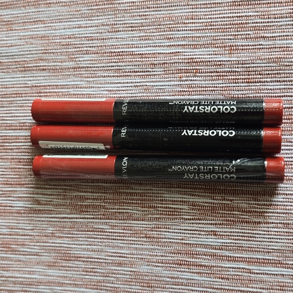 REVLON BRAND WOMENS COLORSTAY MATTE LITE LIP CRAYON BUNDLE OF 3 - Picture 6 of 9